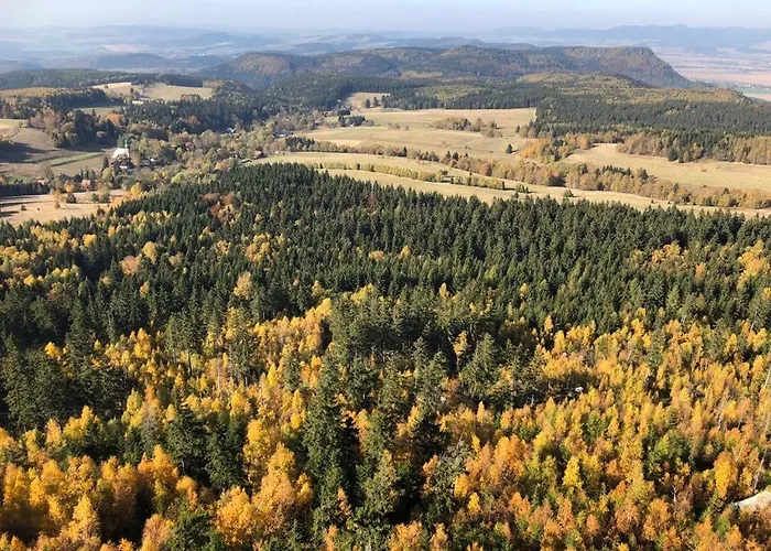펜션 Klimatyczny Dom Kopaczowka Przytulna Miejscowka Z Kominkiem, Sauna I Ogrodem U Podnoza Gor Stolowych 라트코프